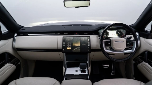Land Rover Range Rover (25 Reg) 3.0 D300 HSE (Shadow) Image 2