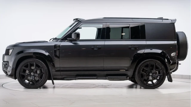 Land Rover Defender (23 Reg) 110 3.0 D300 X-Dynamic HSE Hard Top (5 Seat) (URBAN Widetrack) (+VAT) Image 4
