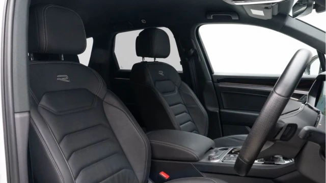 Volkswagen Touareg (23 Reg) 3.0TDI V6 R-Line Tech Image 3