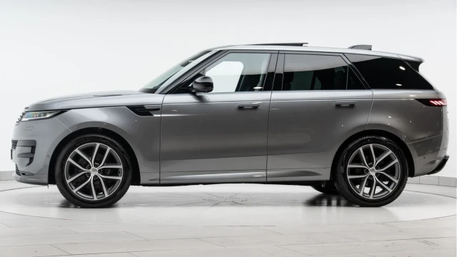 Land Rover Range Rover Sport (73 Reg) 3.0 D300 Dynamic SE (Black Pack) Image 4