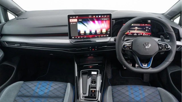 Volkswagen Golf R (74 Reg) 2.0TSI Black Edition 4Motion DSG Image 2