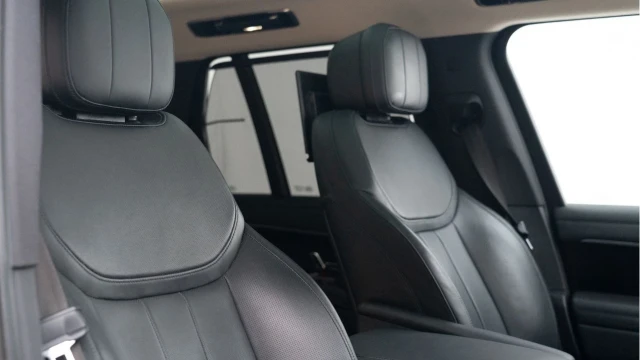 Land Rover Range Rover (22 Reg) 3.0 D350 HSE (Shadow Pack) Image 3