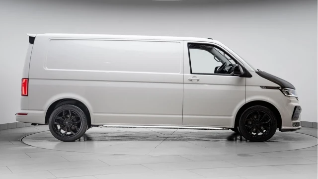 Volkswagen Transporter (24 Reg) T32 2.0 BiTDI Sportline LWB (+VAT) Image 6