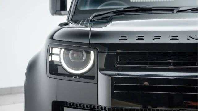 Land Rover Defender (75 Reg) 90 3.0 D250 X-Dynamic SE Hard Top Commercial (+VAT) Image 6