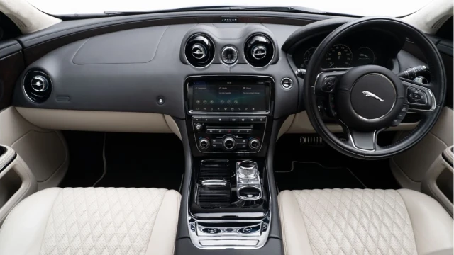 Jaguar XJ (19 Reg) 3.0D V6 50th Anniversary Image 2