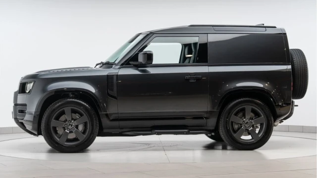 Land Rover Defender (25 Reg) 90 3.0 D350 X-Dynamic HSE Hard Top Commercial (3 Seat) (+VAT) Image 4