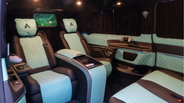 Mercedes-Benz V Class (73 Reg) V300 2.0D AMG Line XL (Silk Jet) Image 5