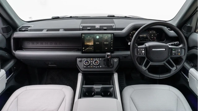 Land Rover Defender (24 Reg) 90 3.0 D350 X-Dynamic HSE (2025 Model) (Black Pack) Image 2