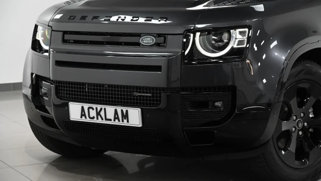 Land Rover Defender 2021 71 Land Rover Defender 3.0 D250 X-Dynamic SE (Black Pack) Image 2