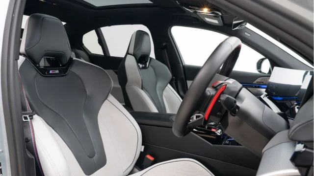 BMW M5 (25 Reg) 4.4 V8 Hybrid Image 3