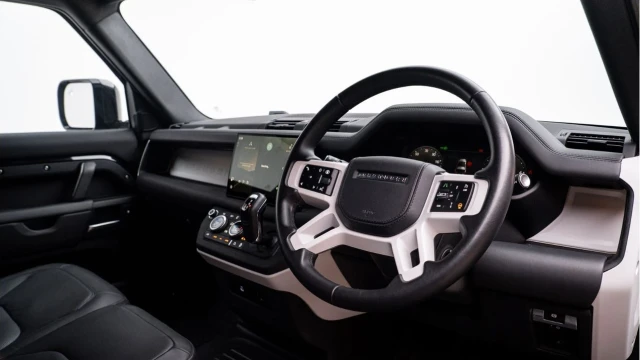 Land Rover Defender (74 Reg) 90 3.0 D350 X-Dynamic HSE Hard Top Commercial (3 Seat) (URBAN) (+VAT) Image 2