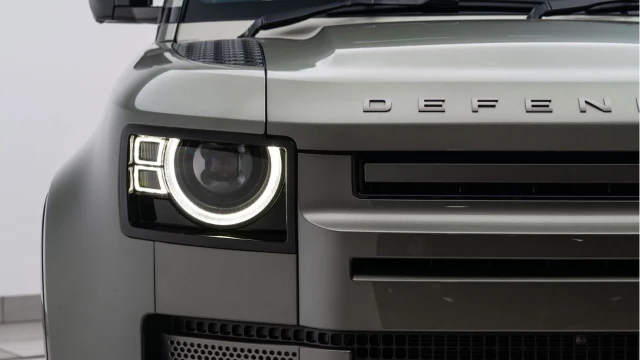 Land Rover Defender (74 Reg) 110 3.0 D250 X-Dynamic HSE Image 8