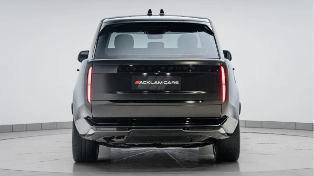 Land Rover Range Rover (72 Reg) 3.0 D300 SE (Black Pack) Image 7
