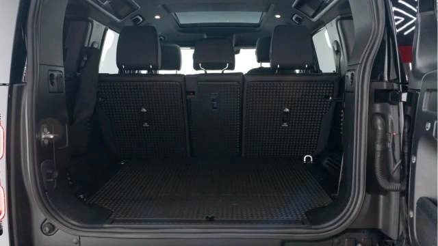 Land Rover Defender (74 Reg) 110 3.0 D250 X-Dynamic HSE (VAT Q) Image 5
