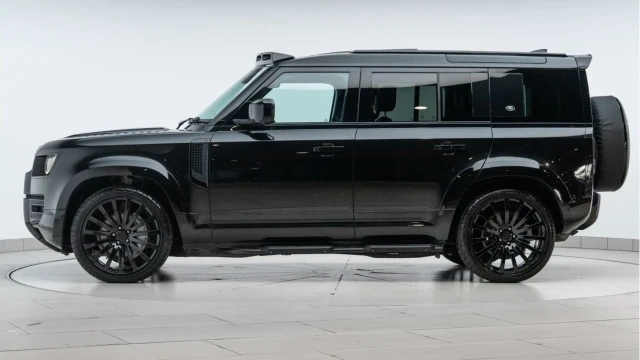 Land Rover Defender (22 Reg) 110 3.0 D300 HSE (Bespoke) Image 4