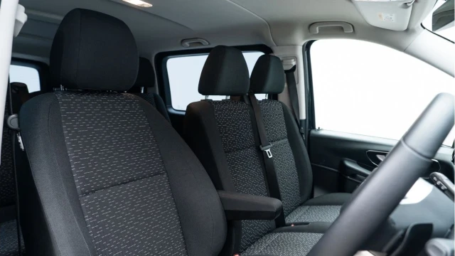 Mercedes-Benz Vito (24 Reg) 119 2.0D Crew Select LWB (6 Seat) (+VAT) Image 3