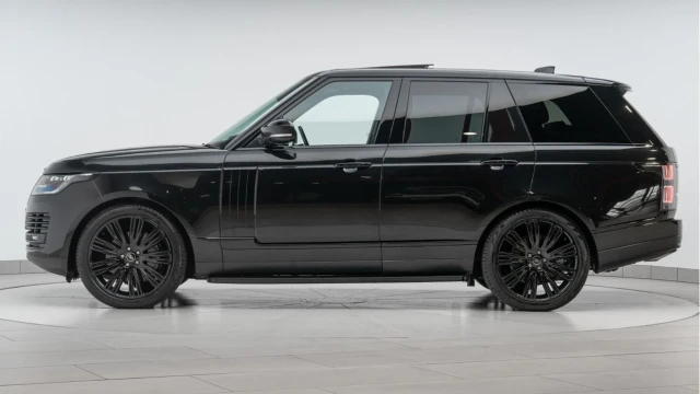 Land Rover Range Rover (71 Reg) 3.0 D300 Westminster Black Image 4