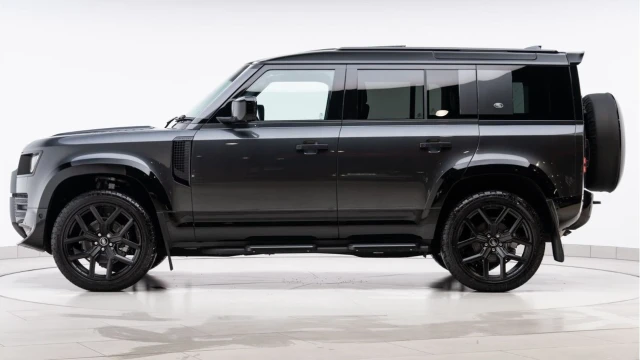 Land Rover Defender (24 Reg) 110 3.0 D250 X-Dynamic SE Image 4
