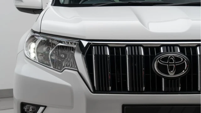 Toyota Land Cruiser (73 Reg) 2.8 D-4D Active Image 8