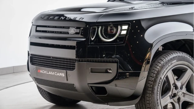 Land Rover Defender (75 Reg) 90 3.0 D250 X-Dynamic SE Hard Top Commercial (3 Seat) (+VAT) Image 6