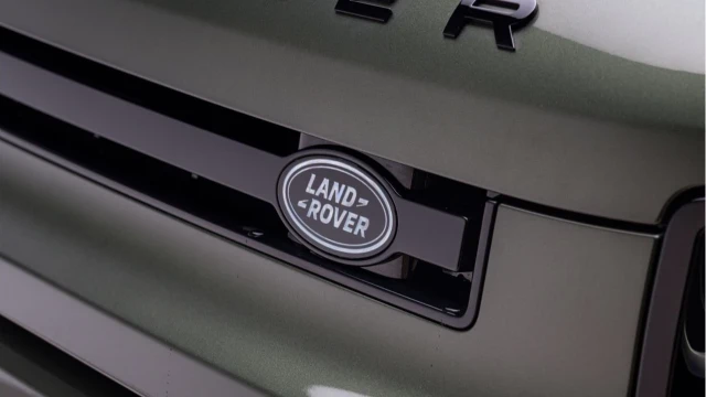 Land Rover Defender (75 Reg) 110 3.0 D250 S (Black Pack) Image 7