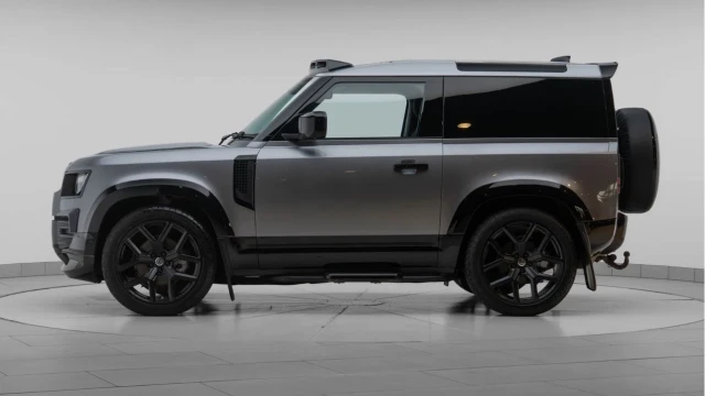 Land Rover Defender (23 Reg) 90 3.0 D250 Hard Top Commercial (No VAT) Image 5