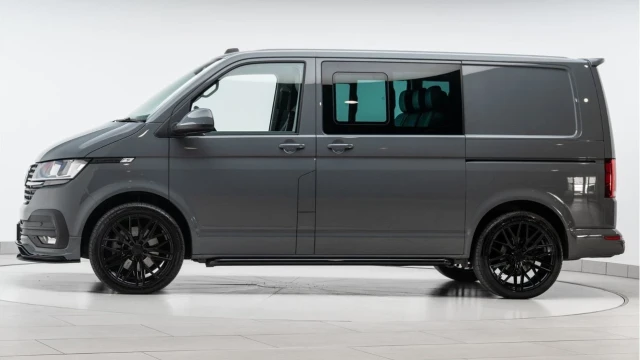 Volkswagen Transporter (21 Reg) T32 2.0 Bi-TDI Highline Kombi 4Motion (+VAT) Image 4