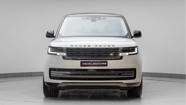 Land Rover Range Rover (23 Reg) 4.4 V8 P530 Autobiography LWB (7 Seat) Image 4