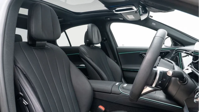 Mercedes-Benz E Class (74 Reg) E300e 2.0 AMG Line Premium Plus Hybrid Image 3