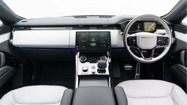 Land Rover Range Rover Sport (23 Reg) 3.0 D300 Dynamic SE (Black Pack) Image 2