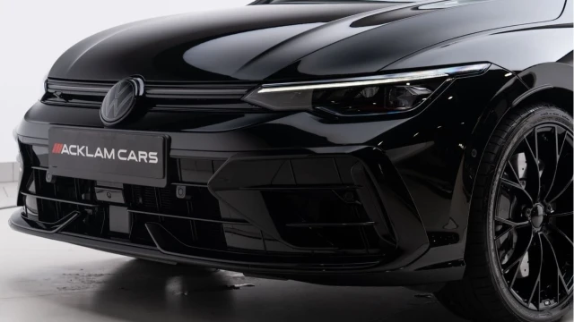 Volkswagen Golf R (74 Reg) 2.0TSI Black Edition 4Motion DSG (VAT Q) Image 8