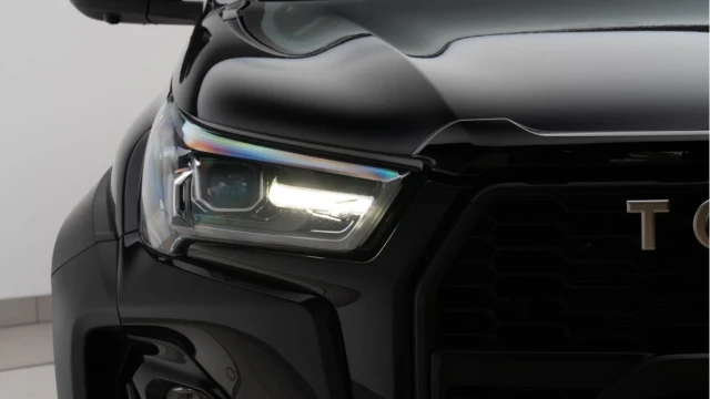 Toyota Hi-Lux (25 Reg) 2.8 D-4D GR Sport II (+VAT) Image 8