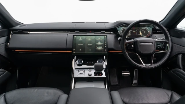 Land Rover Range Rover Sport (23 Reg) 3.0 D300 Dynamic SE (Black Pack) Image 2