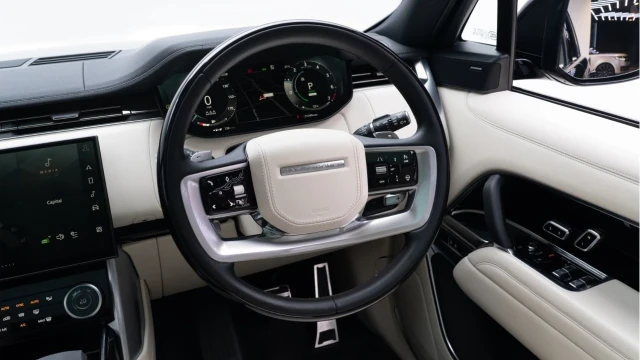 Land Rover Range Rover (72 Reg) 3.0 P440e SE Hybrid Image 8