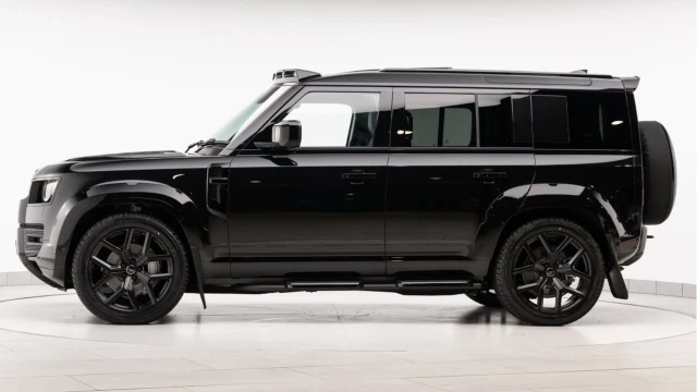 Land Rover Defender (74 Reg) 110 3.0 D350 X-Dynamic SE (2025 Model) (Bespoke) Image 4