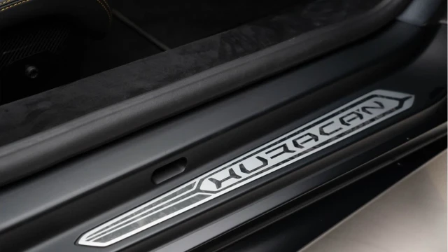 Lamborghini Huracan (18 Reg) 5.2 V10 640-4 Performante Image 5