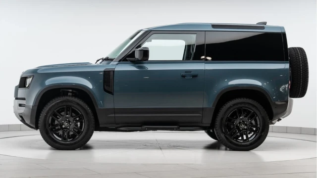 Land Rover Defender (25 Reg) 90 3.0 D250 S Hard Top Commercial (3 Seat) (+VAT) Image 5