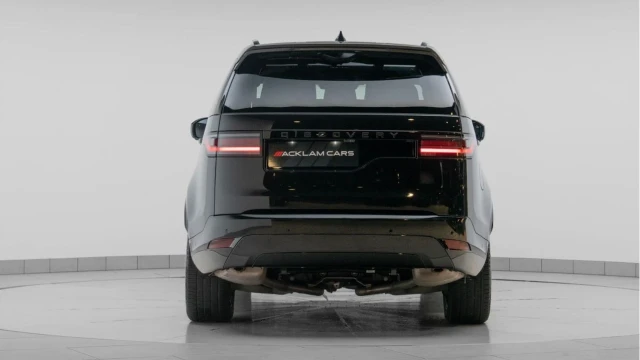 Land Rover Discovery (74 Reg) 3.0 D300 Dynamic SE Image 5