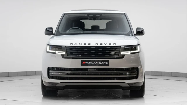 Land Rover Range Rover (23 Reg) 3.0 D300 HSE (Shadow Pack) Image 4