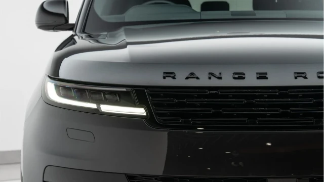 Land Rover Range Rover Sport (73 Reg) 3.0 D300 Dynamic SE (Black Pack) Image 8