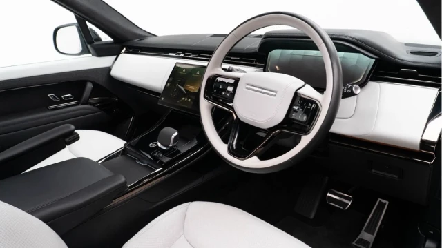 Land Rover Range Rover Sport (73 Reg) 3.0 D350 Autobiography (Black Pack) Image 2