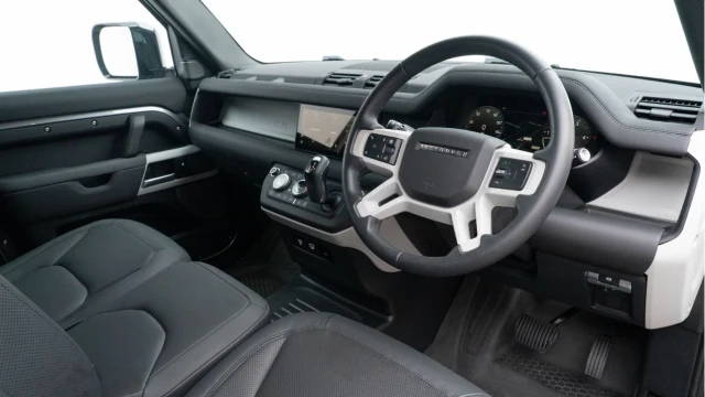 Land Rover Defender (24 Reg) 90 3.0 D250 SE Hard Top Commercial (3 Seat) (+VAT) Image 2