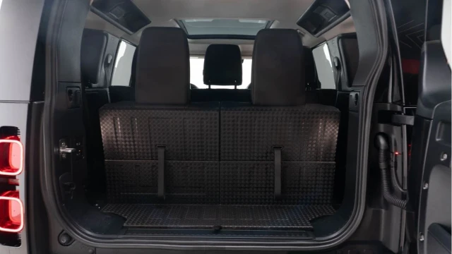 Land Rover Defender (72 Reg) 110 3.0 D250 XS Edition (7 Seat) Image 4