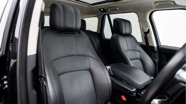 Land Rover Range Rover (70 Reg) 3.0SDV6 Westminster (Black Pack) Image 3