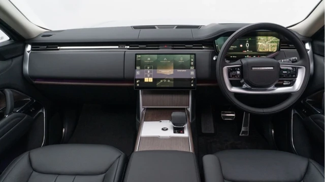 Land Rover Range Rover (25 Reg) 3.0 D350 HSE (Shadow Pack) Image 2
