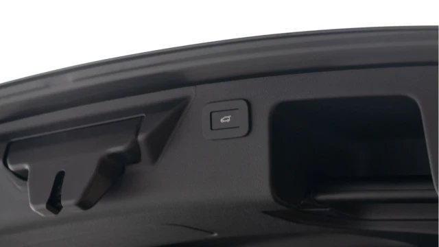 Land Rover Discovery Sport (74 Reg) 2.0 D200 Dynamic SE Image 5