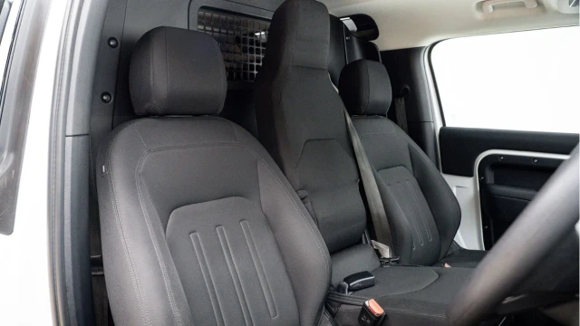 Land Rover Defender (21 Reg) 3.0 D200 Hard Top Commercial (3 Seat) (+VAT) Image 3