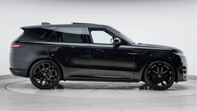 Land Rover Range Rover Sport (23 Reg) 3.0 D300 Dynamic SE (Black Pack) Image 5