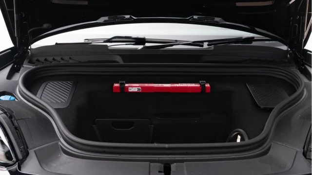 Porsche Macan (74 Reg) 4S Electric Image 4