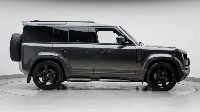 Land Rover Defender (72 Reg) 110 3.0 D250 HSE Hard Top Commercial (No VAT) Image 6